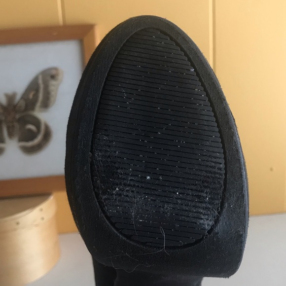 Elegant Black Pumps - Picture 5 of 5